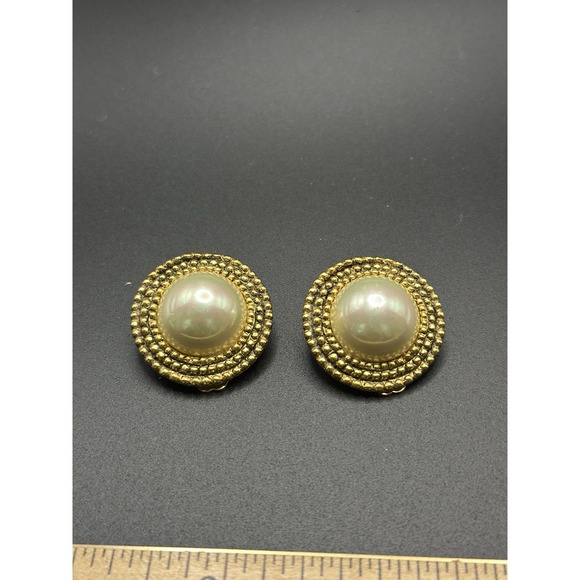 Vintage Carolee Large Faux Pearl Gold Tone Rope Border Clip On 1" Earrings‎ - Picture 1 of 4